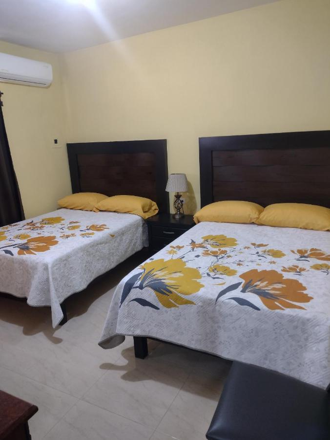 Hotel Prado'S Puerto San Carlos 外观 照片